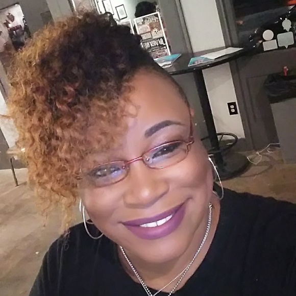 Meet your Posher, Twoonia - Picture 2 of 4